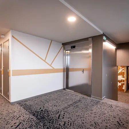 Ibis Styles Valenciennes Foret Hotel 3*