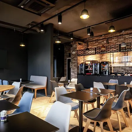 Ibis Styles Valenciennes Foret Otel 3*