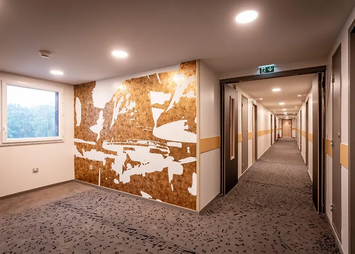 Ibis Styles Valenciennes Foret فندق Petite Forêt